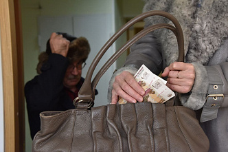 Пенсионер из Каменска-Шахтинского «отдал» полмиллиона рублей за продуктовый набор