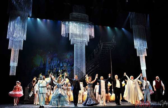 Живи не меньше «Королевы чардаша»!