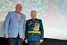 Не расстанусь с комсомолом!