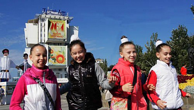 Веселится и танцует весь Ростов_25503