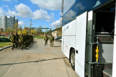 10 04 2025 Десятки молодых дончан направлены к местам несения службы