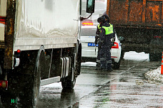 На трассе М-4 выявляли любителей левой полосы