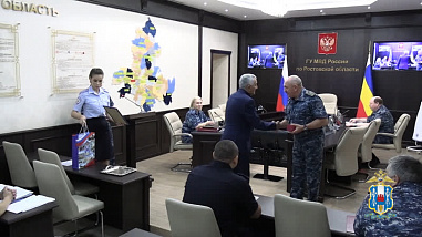 Таганрогский таксист спас пожилую женщину от мошенников