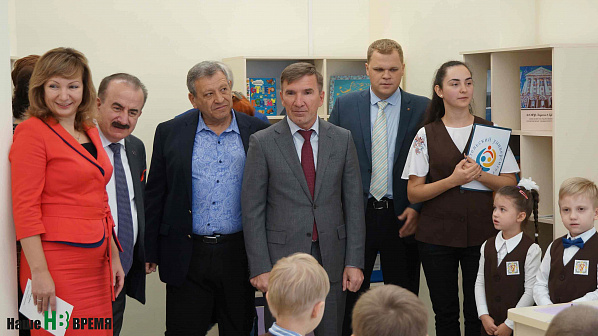 В открытии Регионального комплекса для одаренных детей и молодежи приняли участие первый заместитель губернатора РО Игорь Гуськов, депутат Государственной думы Лариса Тутова, ректор ДГТУ Бесарион Месхи и основатель «Ералаша» Борис Грачевский