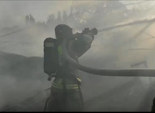 На пожаре в Аксае. Источник фото: ГУ МЧС по Ростовской области.