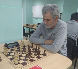 Мастер ФИДЕ Дмитрий Елизаров выиграл праздничный рапид в Азове