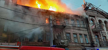 В Ростове-на-Дону более четырех часов тушили пожар в доме на Шаумяна