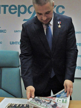 С депутатом Ростовской-на-Дону городской Думы нового созыва Героем России Андреем Манухиным пообщались студенты и гимназисты