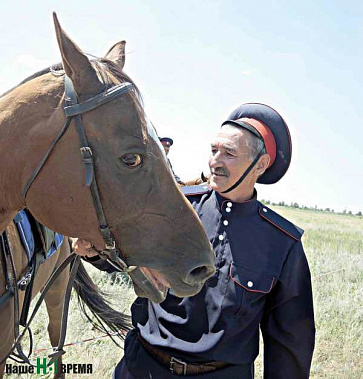 В числе самых опытных на этих сборах были 58-летний конник из Белой Калитвы Александр Иванович БЫКОВ и его Баланс, не раз выигрывавший скачки лошадей-полукровок.