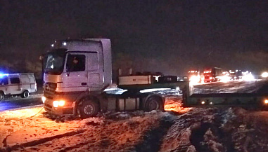В Миллеровском районе ночью спасали большегруз