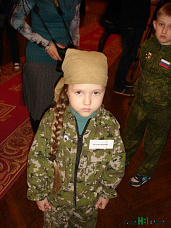 Равнение на Героев