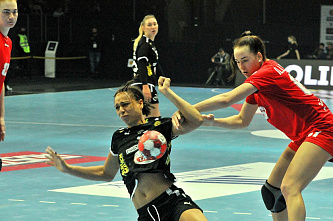 Гандболистки «Ростов-Дона» в среду на своей площадке сразились с «Астраханочкой»