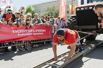 В Таганроге учитель физкультуры сдвинет трамвай