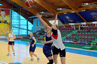 В Ростове прошел товарищеский турнир трех команд, по баскетболу