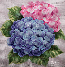 В Тацинском районе школьники организовали для мам выставку своих работ