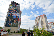 19 05 2024 В Суворовском микрорайоне открыли мурал героям Отечества