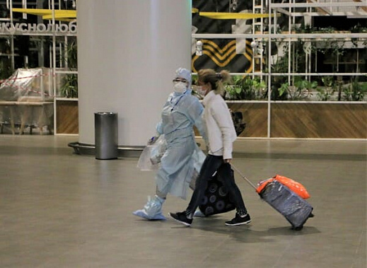 Прилетевших из Таиланда россиян встречают в условиях повышенной санитарной готовности. Фото пресс-службы аэропорта 
