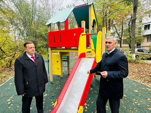 Островки детства: обновление детских площадок продолжается