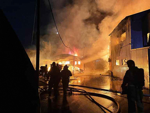 Прокуратура начала проверку в связи со вчерашним пожаром на складской территории в Ленинском районе Ростова