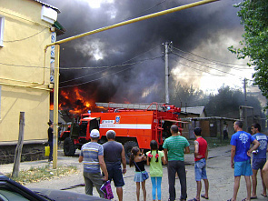 Гаражи горят