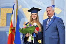 В ДГТУ вручили дипломы лучшим выпускникам