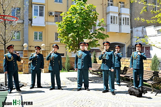 В ростовском дворе артисты ансамбля песни и пляски ЮВО провели концерт