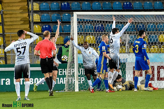 Песьяков накрыл мяч на линии. «Уфа» требует засчитать гол…