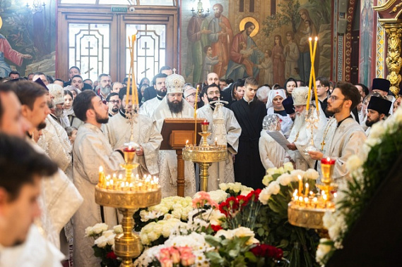 Сегодня в Ростове-на-Дону простились с матерью 18 детей Надеждой Алексеевной Осяк...