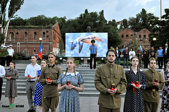 Ростовские школьники и студенты почтили память ушедших на войну сверстников