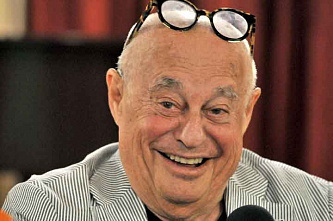 Худ.руководитель московского театра «У Никитских ворот» народный артист России Марк Розовский. 