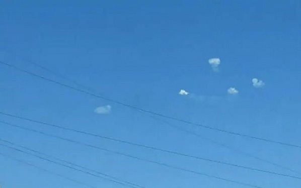 Сегодня в небе над Каменском. Источник фото: очевидцы в социальных сетях.