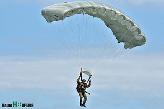 Спецназовцы отработали прыжки с парашютом в Ростовской области