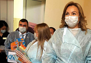  Процесс пошел: маленькие пациенты детской горбольницы №1 в Ростове-на-Дону получили подарки в рамках акции «Коробка храбрости»