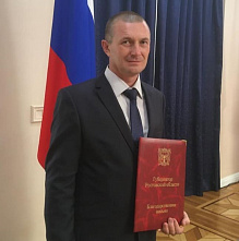 Василий Голубев поощрил командира поискового отряда из Шолоховского района