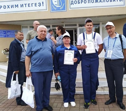Наши замечательные земляки – Василина Кваша и Сергей Тучевский (в центре с дипломами).