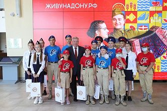 В Ростовской области выпущен детско-юношеский трехтомник «Живу на Дону»