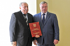 «Жить — значит, строить»...