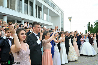 В Ростове прошел губернаторский бал для выпускников
