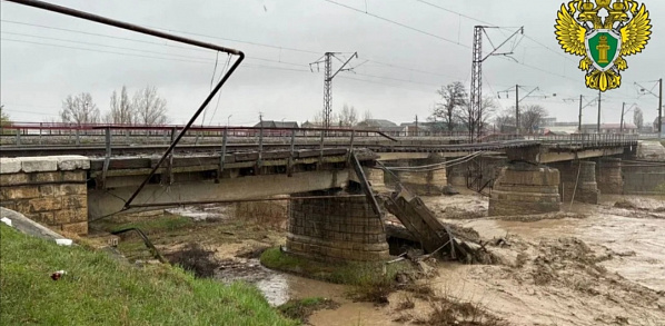 Обрушился железнодорожный мост