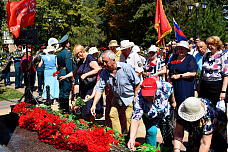  18 07 2025 Врио губернатора Юрий Слюсарь и другие руководители Ростовской области почтили память Алексея Береста