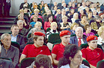 Не расстанусь с комсомолом!