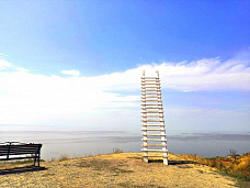 Лестница в небо – еще одна необычная фотозона.