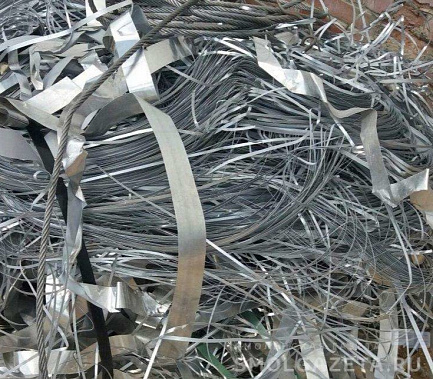 В Таганроге ночью с предприятия вывезли почти 2 тонны металла