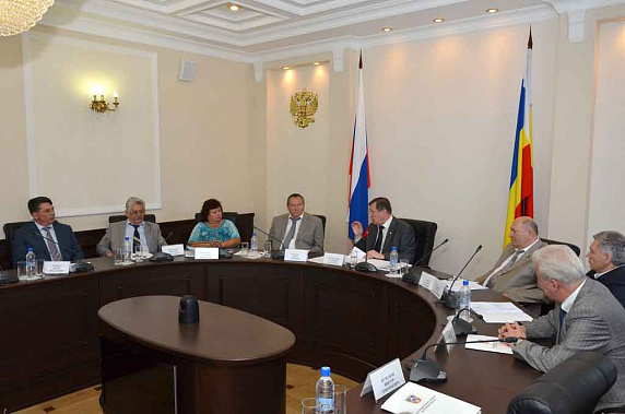 Про контракты, адресную помощь и проекты законов