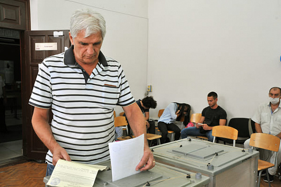 После обработки 96% протоколов Василий Голубев набрал 66,46% голосов