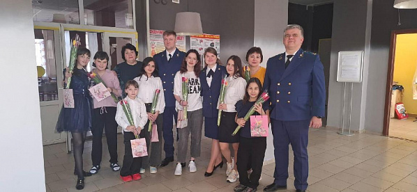 Шефы в прокурорских погонах вновь побывали в центре помощи детям