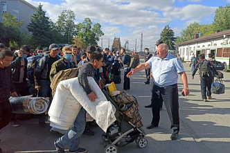 Более полутора тысяч граждан Узбекистана размещают на территории станции юных техников в Лихой