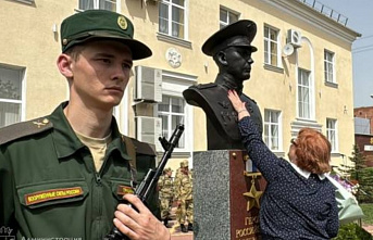 На Аллее Героев в посёлке Каменоломни установлен бюст Героя России Сергея Полякова