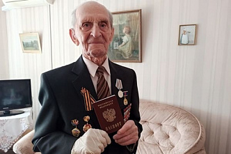 99-летний ветеран в Новочеркасске получил российский паспорт
