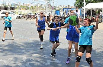 На площадках Гребного канала «Дон» прошли матчи пятого суперфинала детской Уличной баскетбольной лиги